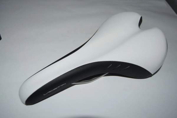 Fizik Vesta Rennrad Sattel Damen weiß - schwarz