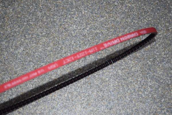 Gates Carbon Drive CDX Zahnriemen schwarz-rot 122T Zähne